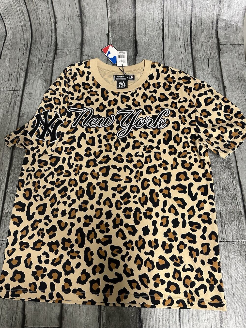 NWT Pro Standard New York Yankees Tshirt Leopard Print Medium SS Patches